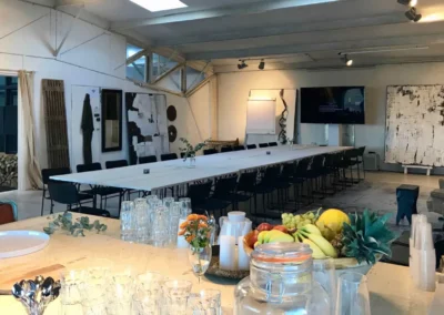 Der er dækket op til et hyggeligt seminar