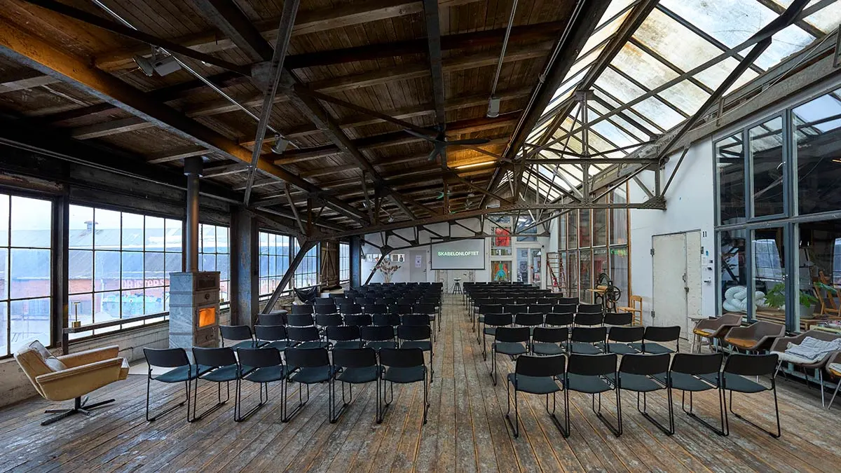 Skabelonrummet opstilling af stole til konference og foredrag